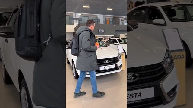 Когда продал RAV4 за 1.300.000 и этих денег даже на Весту не хватает ?