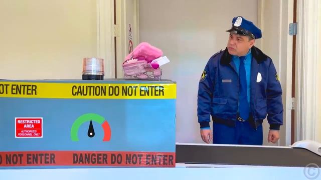 Настя изучает правила поведения в аэропорту. История для детей смотреть онлайн