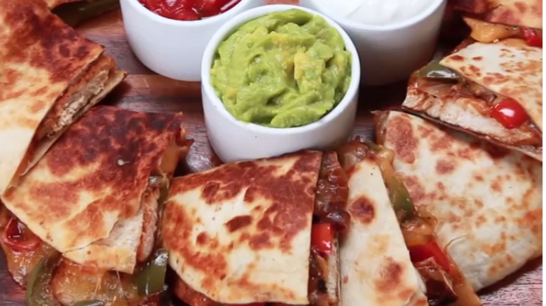 Кесадильи с курицей Фахитас смотреть онлайн