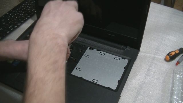 Разборка, чистка, замена радиатора охлаждения Lenovo Ideapad 100-15ibd 80QQ и фиаско смотреть онлайн