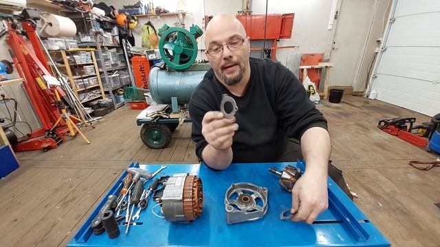 Volvo BM 500 - Reparerer en dynamo og roter det litt til смотреть онлайн