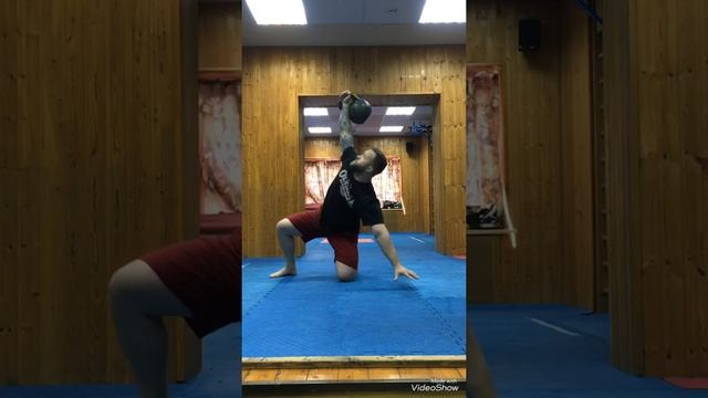 Тренировка с гирей 50 кг и 32 кг смотреть онлайн