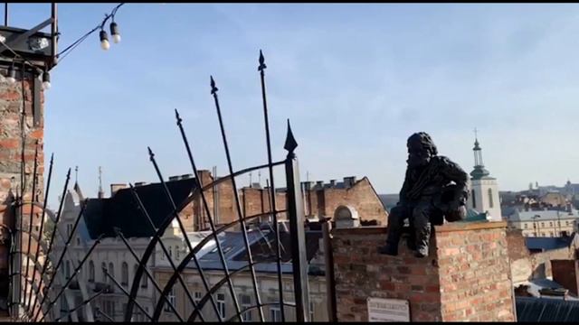 Флюгеры и крыши Львова. Интересная видео зарисовка. смотреть онлайн