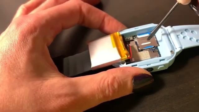 Детские умные Часы GPS как вставить SIM. Children's smart watch GPS. смотреть онлайн