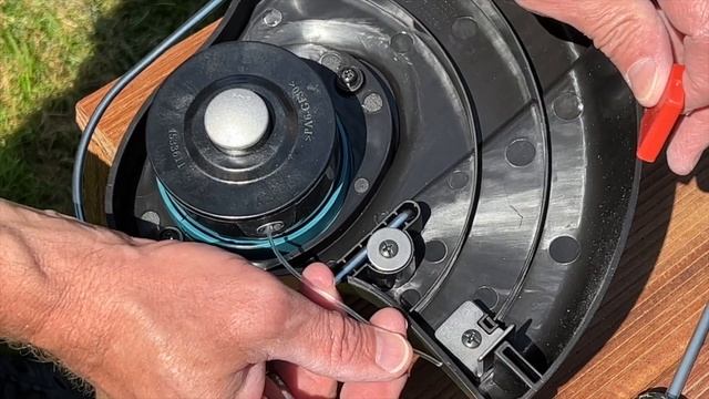 Makita DUR181RF Akku Rasentrimmer 18 V - Set Inklusive Akku, Ladegerät Und Zusätzlichem Fadenkopf