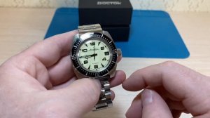 Восток 170891 с полностью люминесцентным циферблатом.