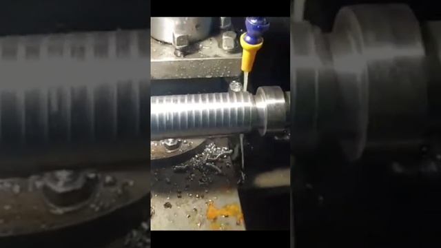 Нарезание трапецеидальной резьбы на токарном станке. #Токарныеработы#мехобработка#токарнаяобработка