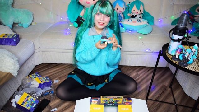 18 фигурок Мику из Китая? Hatsune Miku POP MART figures UNBOXING☆ смотреть онлайн