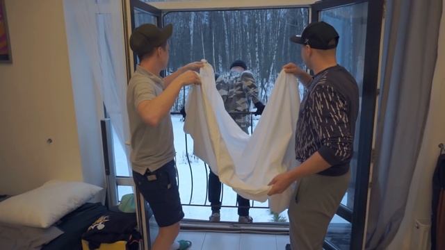 Шок! Выпрыгнул с самодельным парашютом! Смотреть до конца! Делаем парашют своими руками! смотреть онлайн