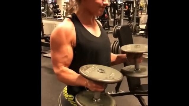 Melinda Lindmark - Ripped Female Muscle Builder || Huge Biceps ||