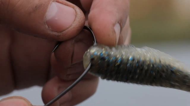 Ловля в коряжнике. Оснащение приманки офсетным крючком. TIP 2. смотреть онлайн