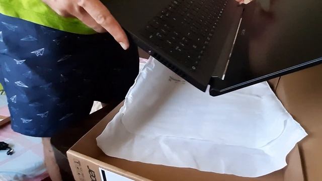 Розпаковка ноутбука acer Aspire 7 з czc.cz. смотреть онлайн