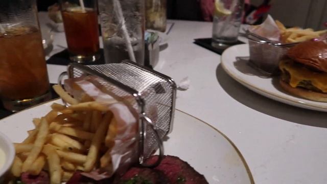 Eating at Steakhouse 71 at Disney's Contemporary Resort | Disney World vacation vlog смотреть онлайн