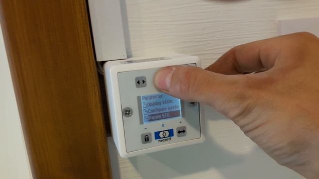 Reset maintenance message, set AUX OUTPUT for sensor testing and push to actuate on Record BDE-D смотреть онлайн