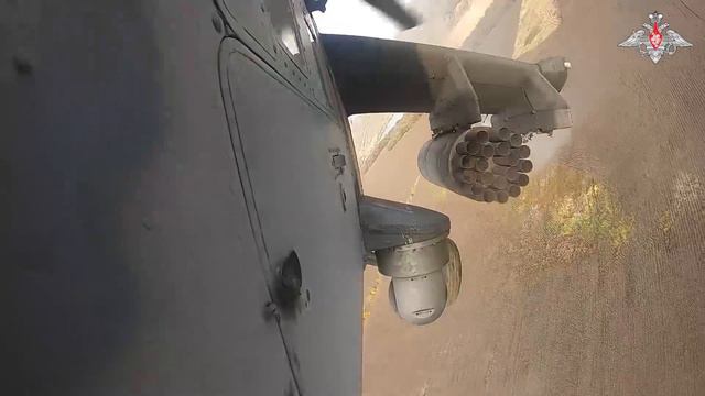 💥 Экипаж вертолета Ми-35М поразил опорные пункты и живую силу противника на Купянском направлении смотреть онлайн