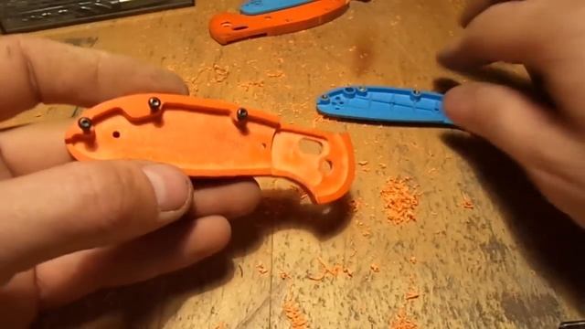 Mini Griptilian (Оранжевые накладки) смотреть онлайн