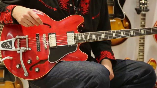 The New Gibson Memphis Rich Robinson 1963 ES-335 • NAMM 2014 смотреть онлайн
