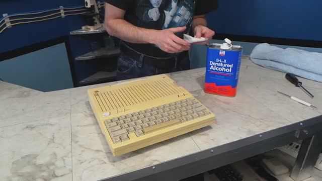 The 8-bit Guy. Apple IIc Restoration and video jack repair