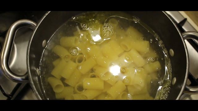 Как приготовить Паста Аль Рагу или Болонезе? Готовка с Алисой и Сергеем:) (rus version) смотреть онлайн
