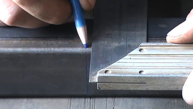 Как ровно разметить профтрубу  для резки под 90 градусов.