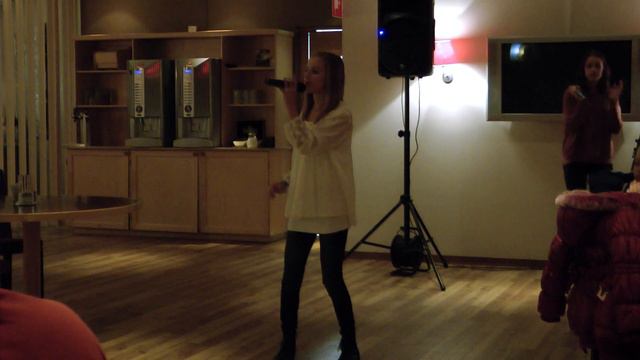 PAULINA med "Don't stop believing" смотреть онлайн