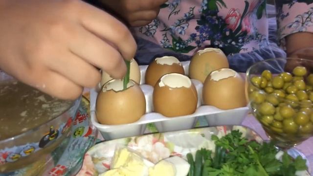 Заливные яйца смотреть онлайн