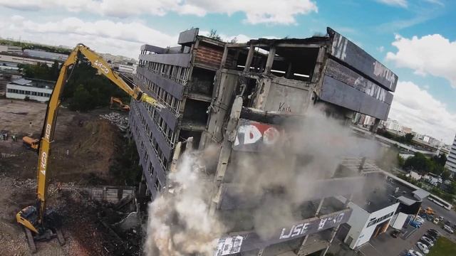 Экскаватор-разрушитель CASE CX490C в работе!