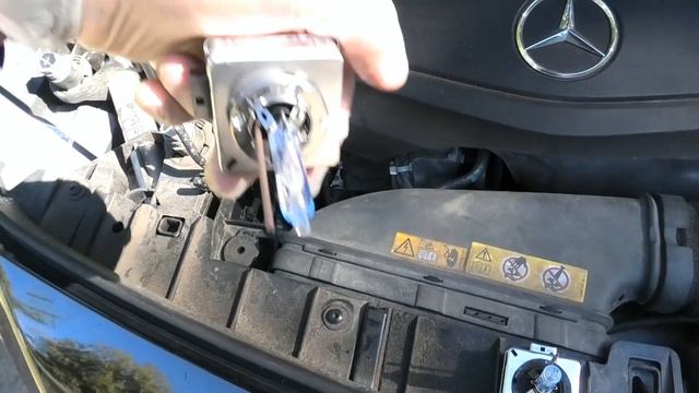 Mercedes Benz GLA HID Headlight Bulb Replacement смотреть онлайн