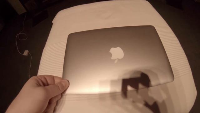 MacBook Air Mid 2013 11 Inch Quality Problem With Display Cover - Lid Fit