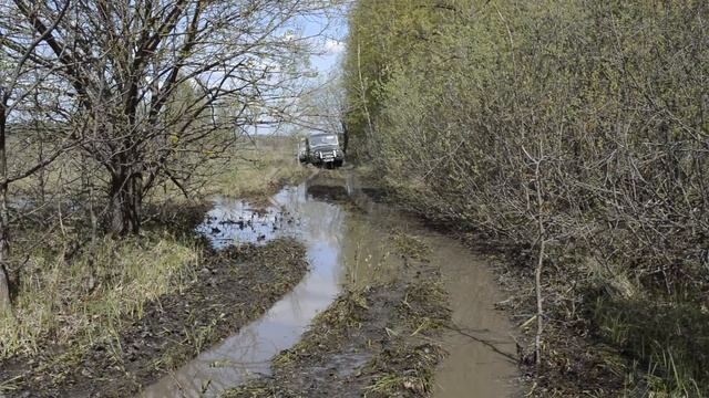 Уазы спасают Нивы. 4х4 в поле. смотреть онлайн