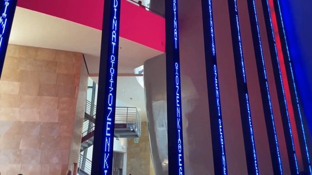 ИСПАНСКИЕ КАНИКУЛЫ / Музей ГУГГЕНХАЙМА в БИЛЬБАО / ВЫСТАВКА АВТОМОБИЛЕЙ ДЖЕЙМСА БОНДА / Эпизод 37 смотреть онлайн