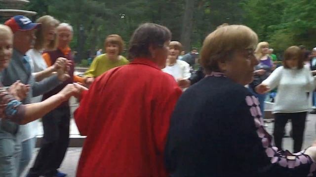 Танцы в Центральном парке Кишинева (07.05.2023,3 эпизода) Эпизод 3 смотреть онлайн