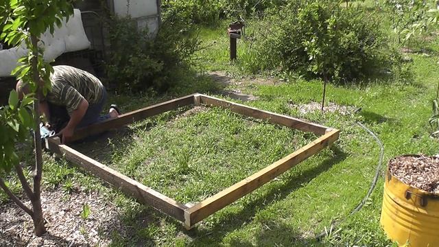 Ленивая грядка на целине, без вскапывания смотреть онлайн