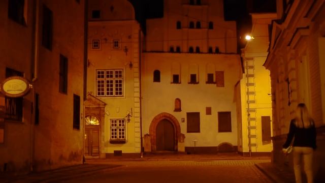 Ночью, в узких улочках Риги смотреть онлайн