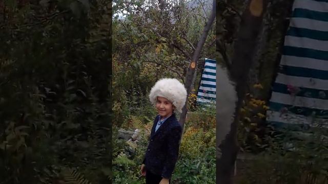 У подножия горы смотреть онлайн