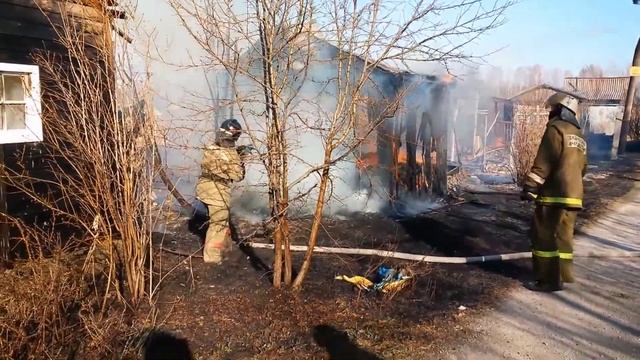 Копия видео Серов Пожар в саду УпрОбраз 03 05 2015 (без дрожания камеры) смотреть онлайн