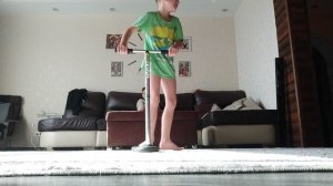 Мот делает трюки 
на индо скуте