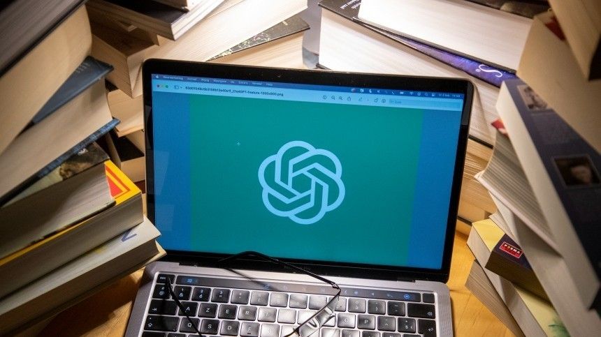 Облегчает работу: к помощи нейросети ChatGPT начали прибегать даже чиновники