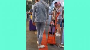 "Уральские Авиалинии" и ручная кладь. Пассажиры в режиме взаимопомощи проходят регистрацию на рейс!