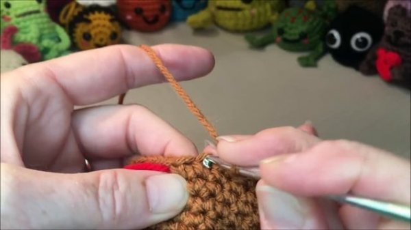 CROCHET GINGERBREAD MAN SITTING AMIGURUMI TUTORIAL