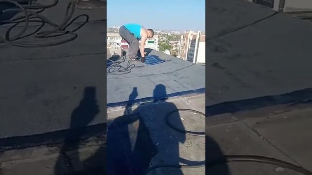 Без единой протечки!!! Завершен ремонт мягкой кровли на МКД по улице Урицкого 10 // АО ГУК Сызрань смотреть онлайн