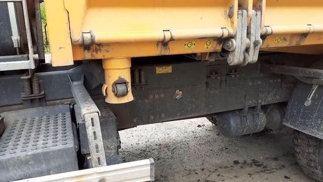 Самосвальный кузов с трёхсторонней выгрузкой.
