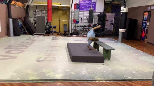 Перекат боком по руке через препятствие смотреть онлайн