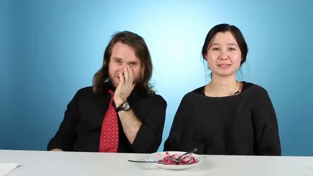 Y2mate.mx-Americans Try Russian Holiday Food смотреть онлайн