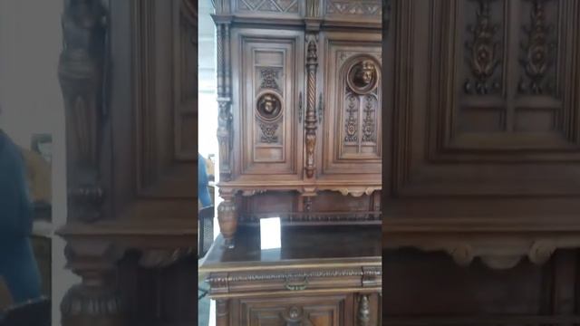 Антикварный буфет в стиле Renaissance. Орех. Франция. Объёмный резной декор. Бронзовая фурнитура. смотреть онлайн