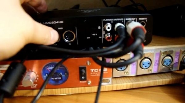 2.21 Behringer UMC204HD нормальный обзор популярной карты