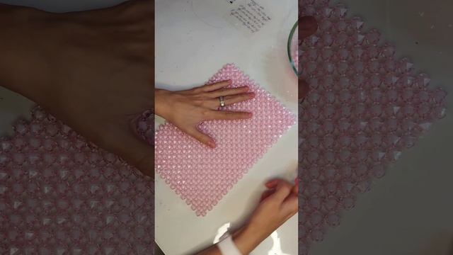 КАК СПЛЕСТИ СУМКУ ИЗ БУСИН?! ПОЧЕМУ СУМКА НЕ ДЕРЖИТ ФОРМУ?! HOW TO WEAVE A BAG FROM BEADS?! смотреть онлайн