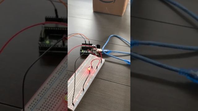 Hardware 3 blinking example + potentiometer to change background color смотреть онлайн