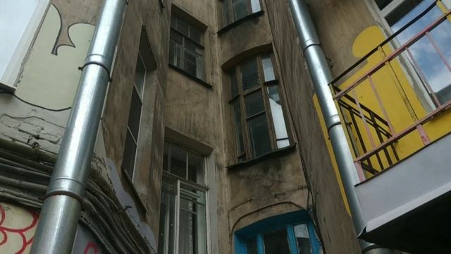 Двор Нельсона — неформальная достопримечательность, самый удивительный и позитивный двор Петербурга смотреть онлайн