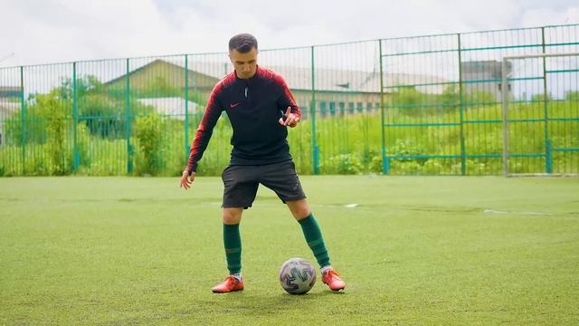 5 ПРОСТЫХ ФИНТОВ ЧТОБЫ УНИЖАТЬ ЗАЩИТНИКОВ! Обучение легким финтам в футболе смотреть онлайн